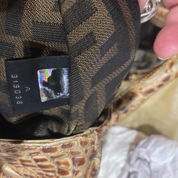 🦄🦄🦄 Vintage Fendi Spy Bag 🦄🦄🦄 - Picture 4 of 12